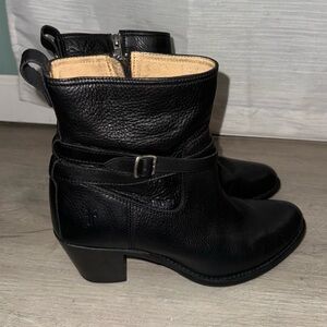 LEATHER FRYE BOOTS SIZE 8 WOMANS ALL BLACK